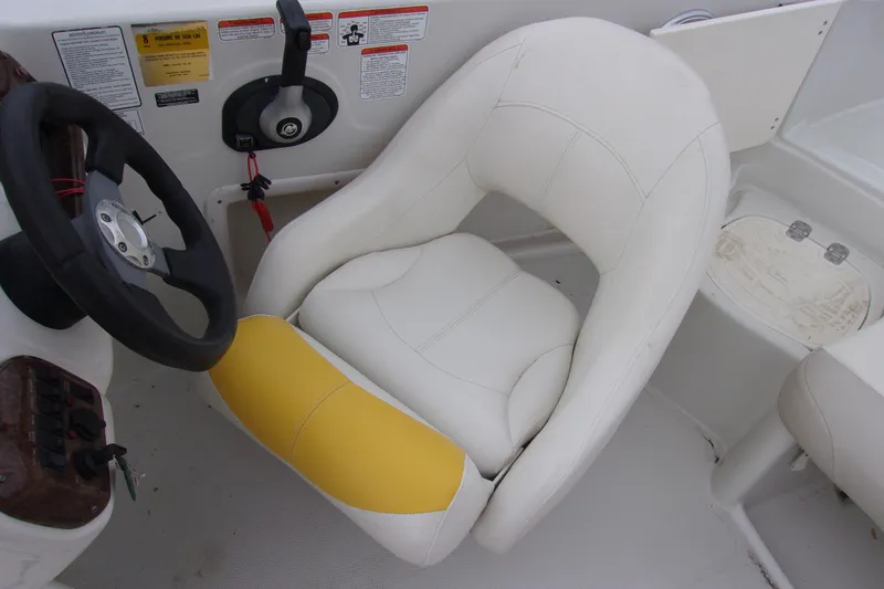 Slide: The Image of 2009 Tahoe 195 I/O boat interior with steering wheel and white-yellow seat. - 6
