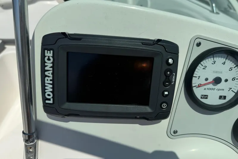Slide: The Image of Lowrance display and Yamaha tachometer on 2017 Tidewater 196 DC Explorer boat dashboard. - 20