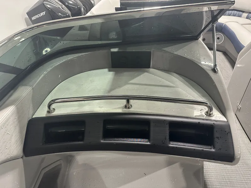 Slide: The Image of Bennington 27QFBWAT2SR 2024 - 37