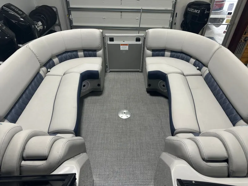 Slide: The Image of Bennington 27QFBWAT2SR 2024 - 53