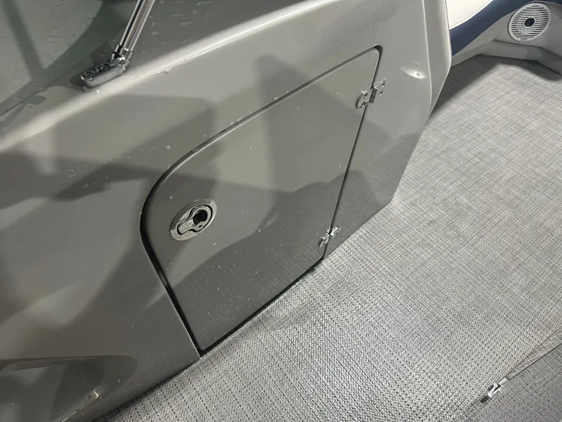 Slide: The Image of Bennington 27QFBWAT2SR 2024 - 54