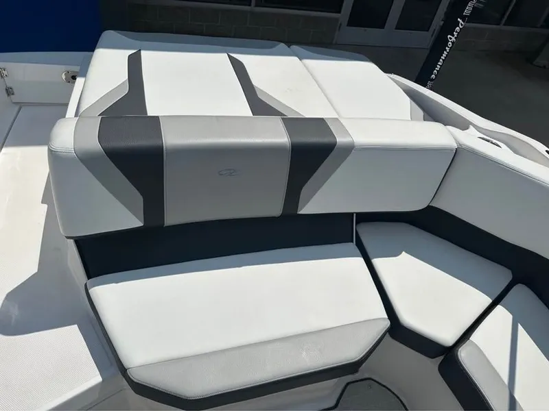 Slide: The Image of Regal 2000 ESX 2023 - 10