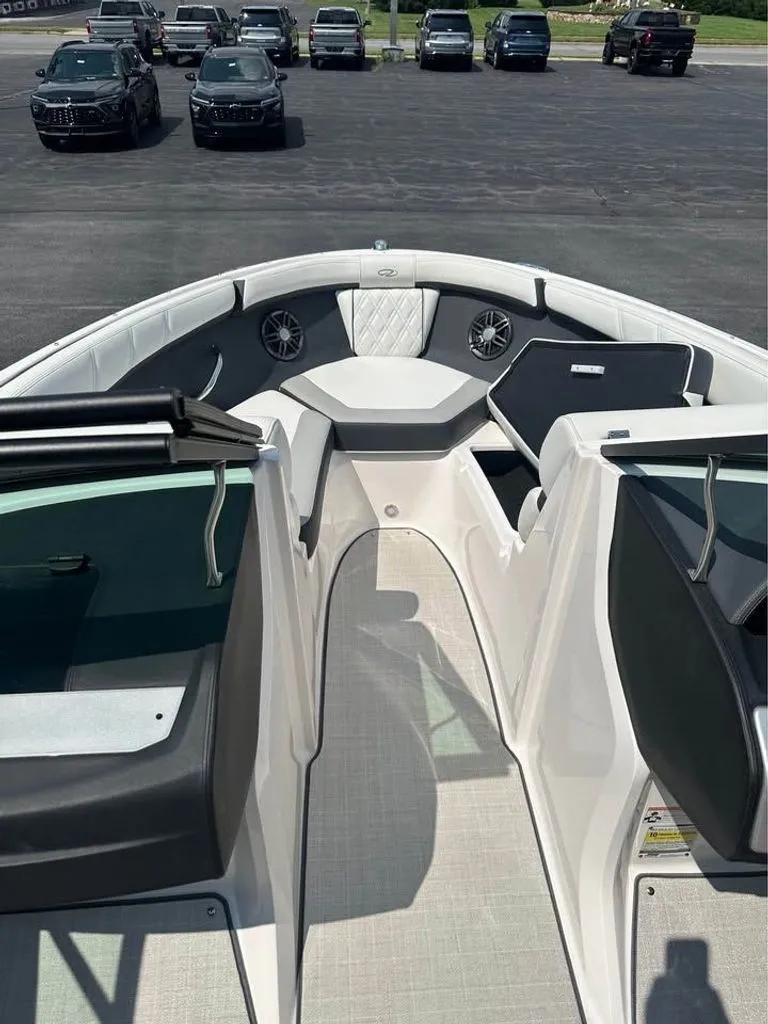 Slide: The Image of Regal 2000 ESX 2023 - 9