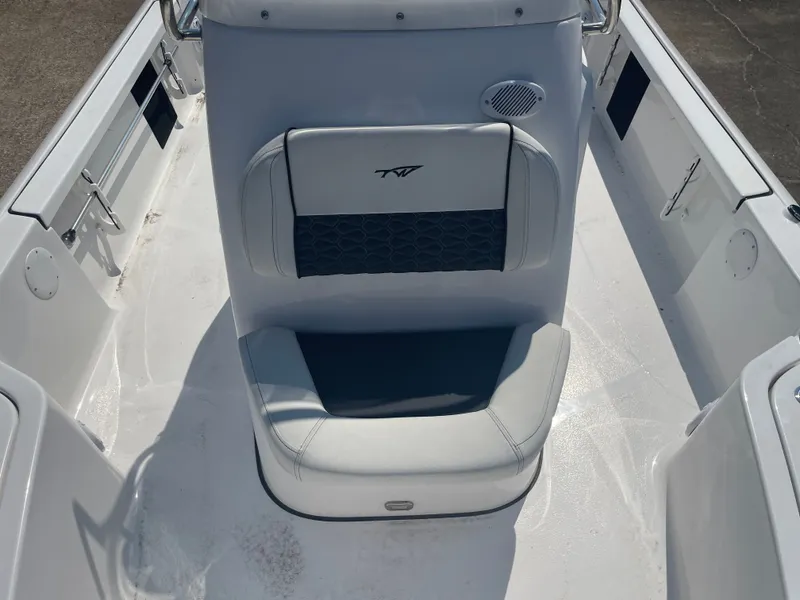 Slide: The Image of Tidewater 2110 Bay Max 2026 - 19