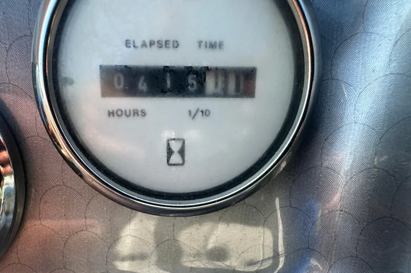 Slide: The Image of Elapsed time gauge on 2005 Harris Classic 260, showing 415.1 hours. - 14