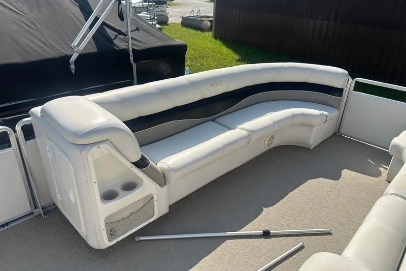 Slide: The Image of 2005 Harris Classic 260 boat interior with white seating and cup holders. - 7