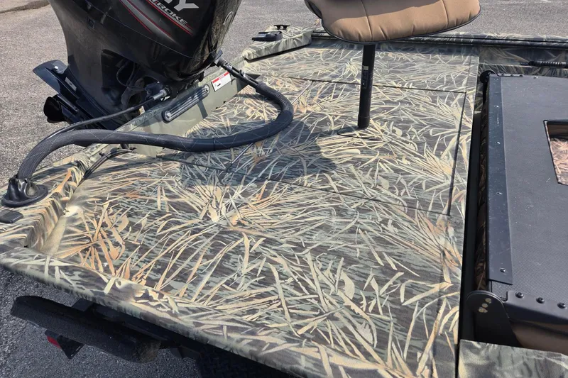 Slide: The Image of 2014 Ranger 1862 MPV boat with camouflage deck and outboard motor. - 6