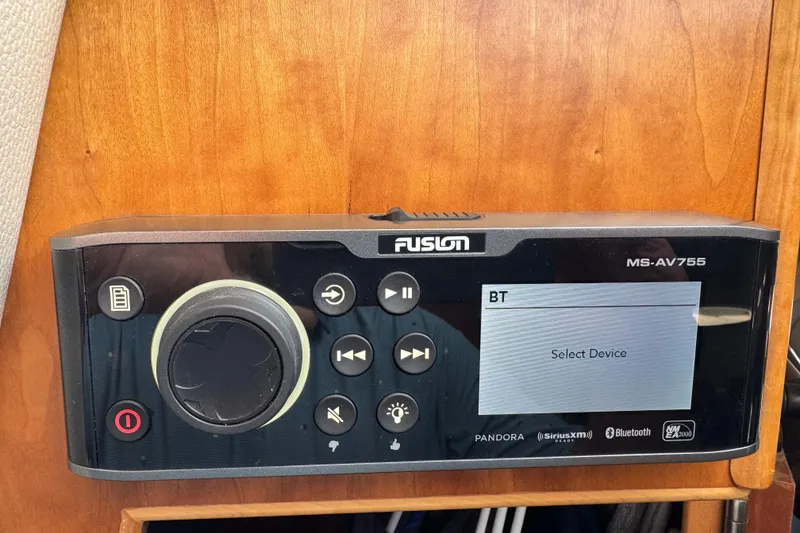 Slide: The Image of Fusion MS-AV755 stereo system on 2020 Cutwater C-30 CB boat, displaying "Select Device." - 28