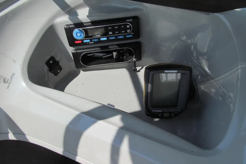 Slide: The Image of 2007 Bayliner 185 dashboard with stereo and Humminbird fish finder. - 7