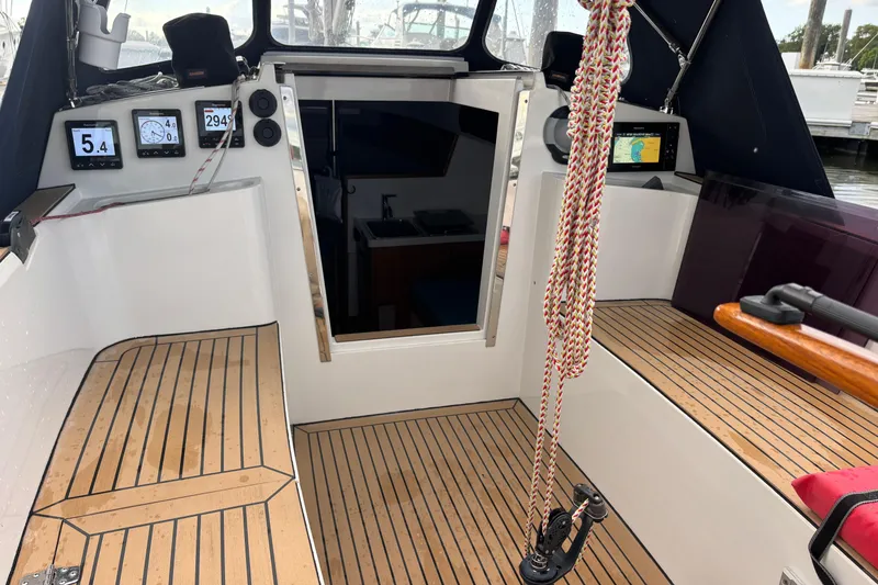 Slide: The Image of Interior of 2019 Saffier Sc 8.0m Cabin sailboat with navigation instruments. - 9