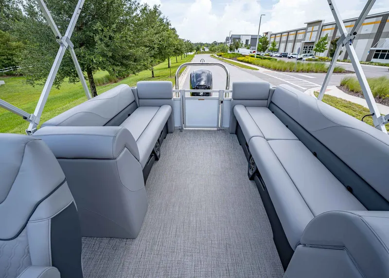 Slide: The Image of Tahoe SLT 23' Quad Lounge 2025 - 22