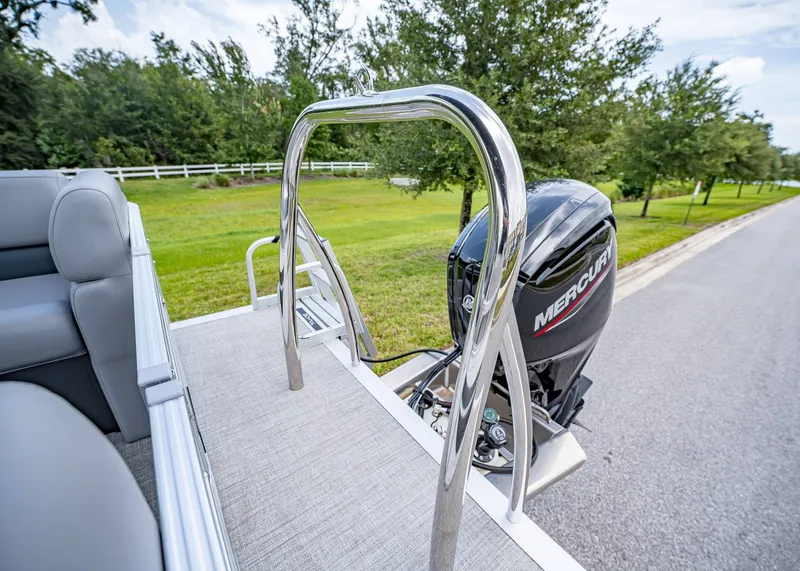 Slide: The Image of Tahoe SLT 23' Quad Lounge 2025 - 28