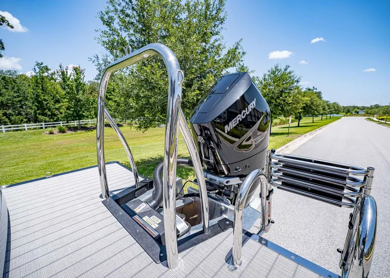 Slide: The Image of Tahoe Grand Tahoe LTD Elite Windshield 2025 - 11