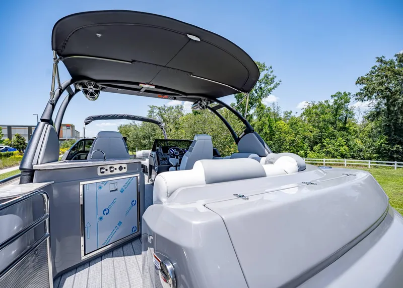 Slide: The Image of Tahoe Grand Tahoe LTD Elite Windshield 2025 - 13