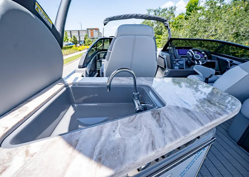 Slide: The Image of Tahoe Grand Tahoe LTD Elite Windshield 2025 - 14