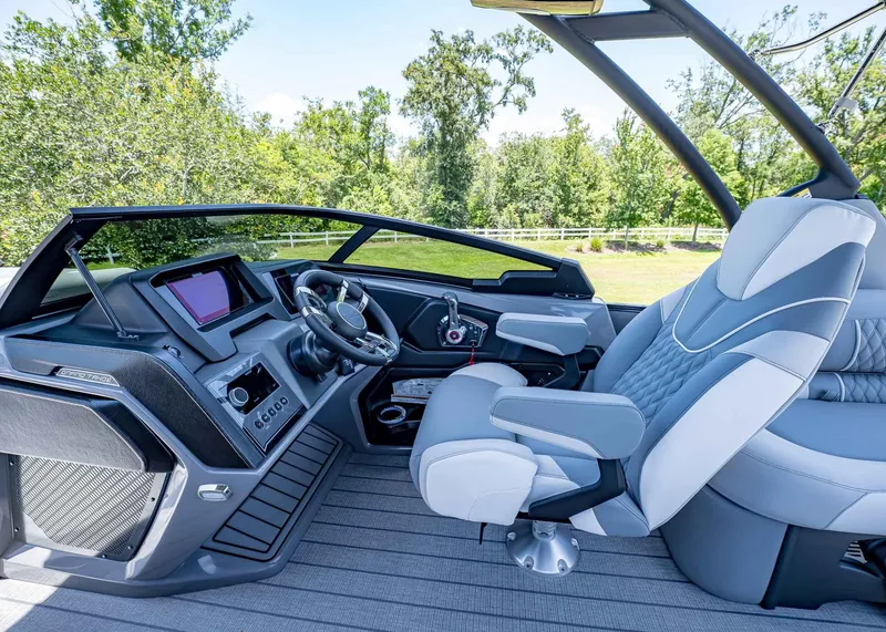 Slide: The Image of Tahoe Grand Tahoe LTD Elite Windshield 2025 - 20