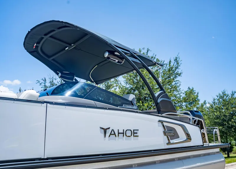 Slide: The Image of Tahoe Grand Tahoe LTD Elite Windshield 2025 - 3
