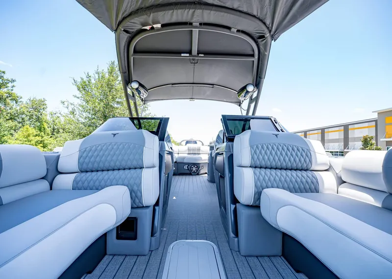 Slide: The Image of Tahoe Grand Tahoe LTD Elite Windshield 2025 - 31