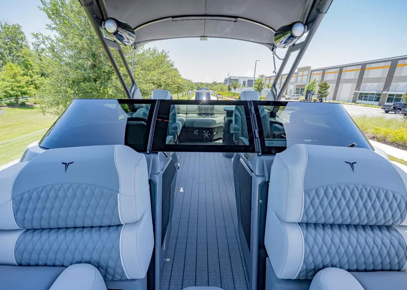 Slide: The Image of Tahoe Grand Tahoe LTD Elite Windshield 2025 - 33