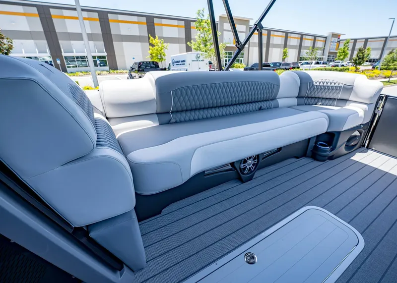 Slide: The Image of Tahoe Grand Tahoe LTD Elite Windshield 2025 - 35