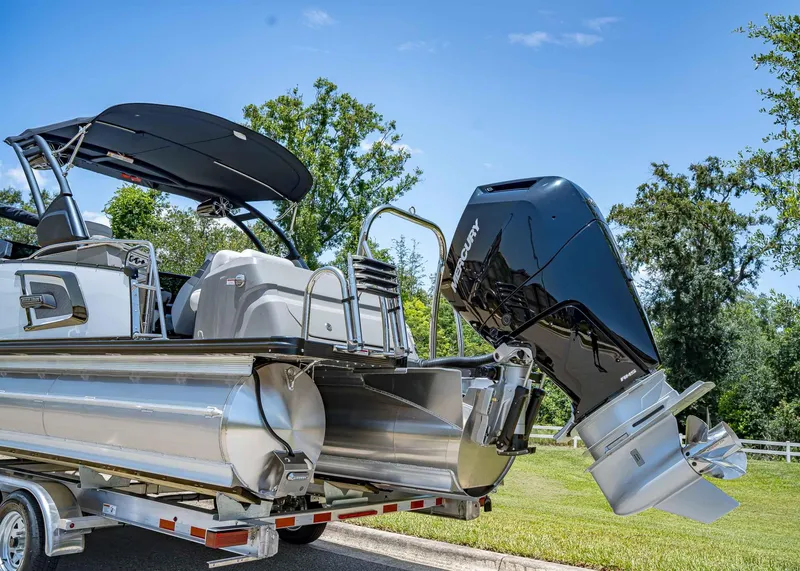 Slide: The Image of Tahoe Grand Tahoe LTD Elite Windshield 2025 - 6