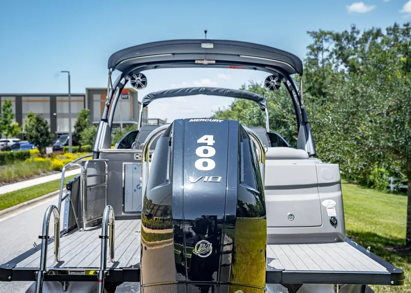 Slide: The Image of Tahoe Grand Tahoe LTD Elite Windshield 2025 - 9