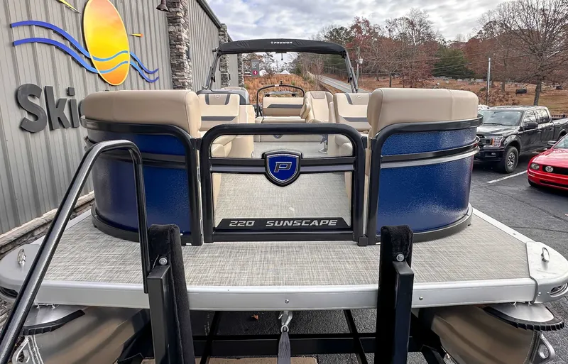 Slide: The Image of Premier 220 SUNSCAPE RL 2025 - 4