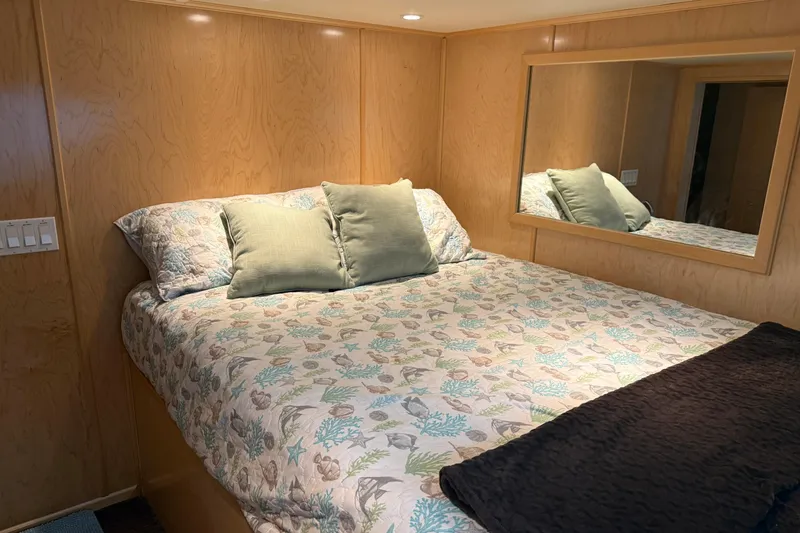 Slide: The Image of Cozy bedroom in 2015 STARDUST Oceans Share #2 with floral bedding and mirror. - 38