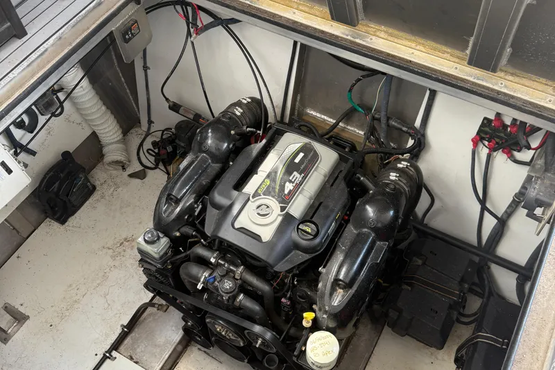 Slide: The Image of Engine compartment of 2015 STARDUST Oceans Share #2 boat, featuring a 4.3L engine. - 5