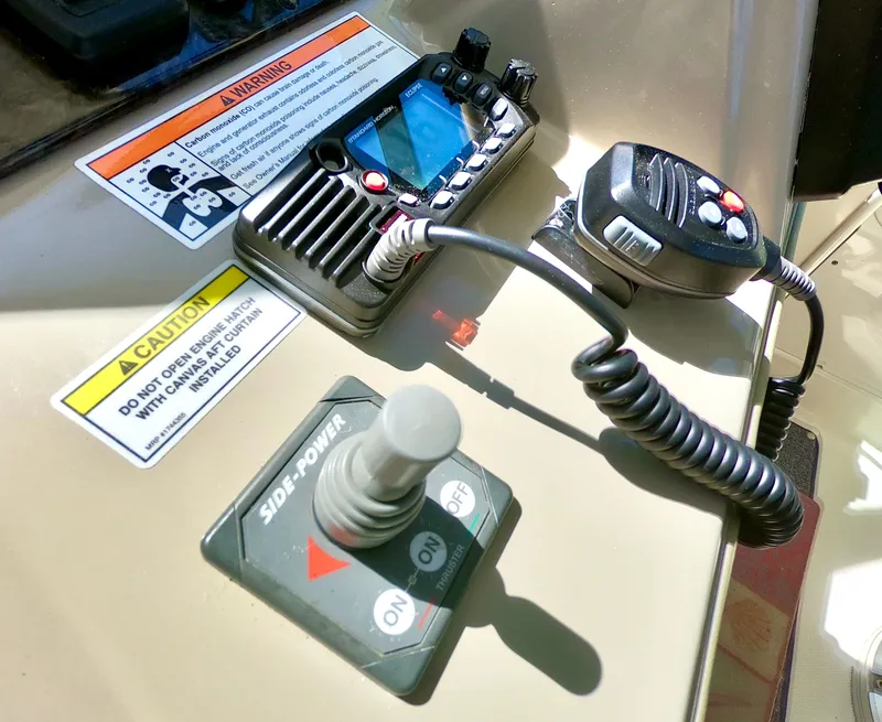 Slide: The Image of Sea Ray 380 Sundancer 2008 - 27