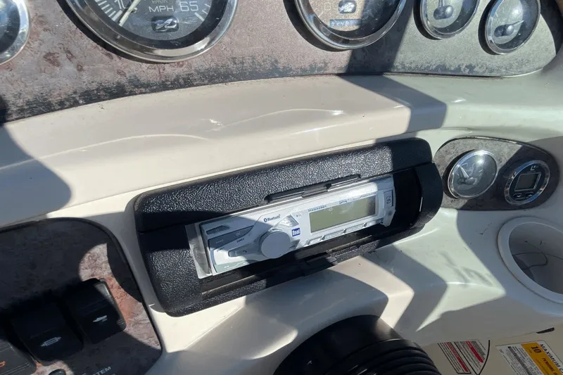 Slide: The Image of Sea Ray 210 Sundeck 1999 - 11