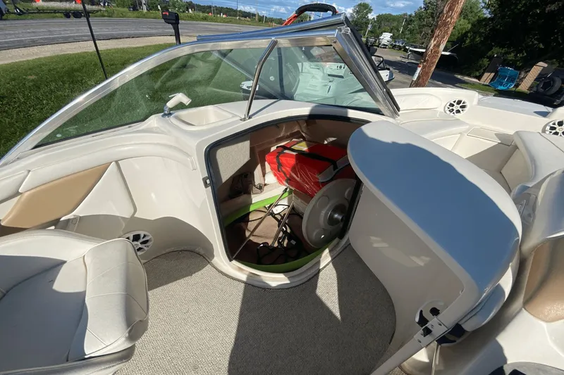 Slide: The Image of Sea Ray 210 Sundeck 1999 - 15