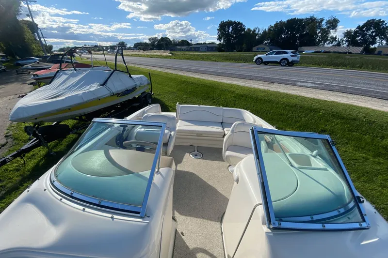 Slide: The Image of Sea Ray 210 Sundeck 1999 - 23