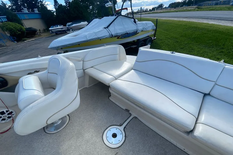 Slide: The Image of Sea Ray 210 Sundeck 1999 - 24