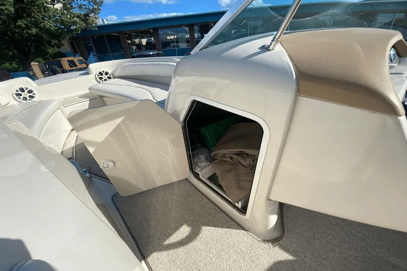 Slide: The Image of Sea Ray 210 Sundeck 1999 - 28