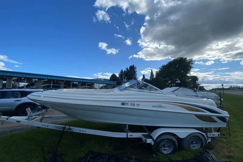 Slide: The Image of Sea Ray 210 Sundeck 1999 - 3