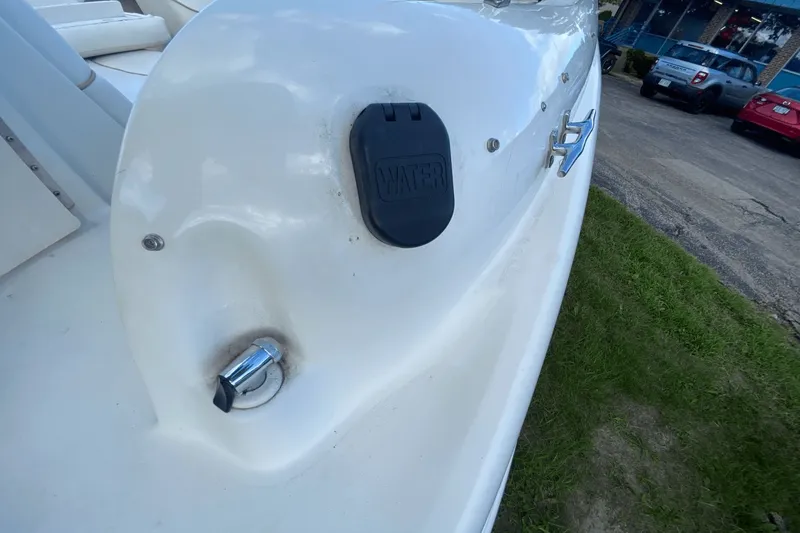 Slide: The Image of Sea Ray 210 Sundeck 1999 - 30