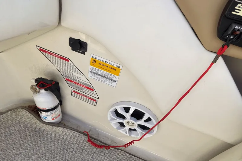 Slide: The Image of Sea Ray 210 Sundeck 1999 - 32