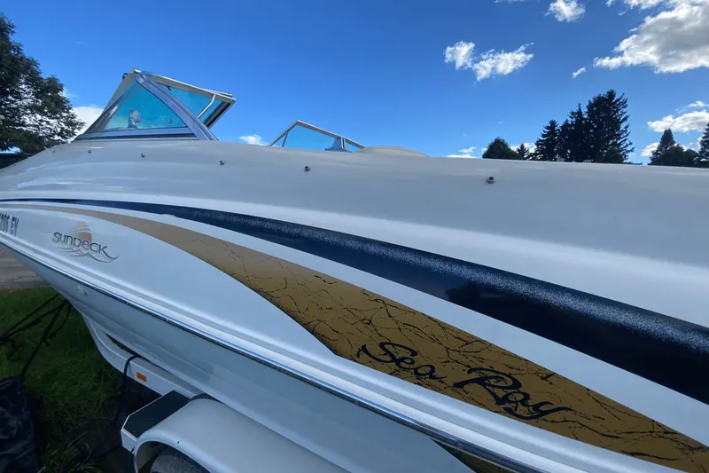 Slide: The Image of Sea Ray 210 Sundeck 1999 - 33