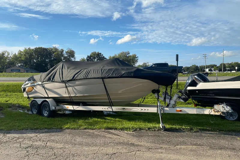 Slide: The Image of Sea Ray 210 Sundeck 1999 - 35