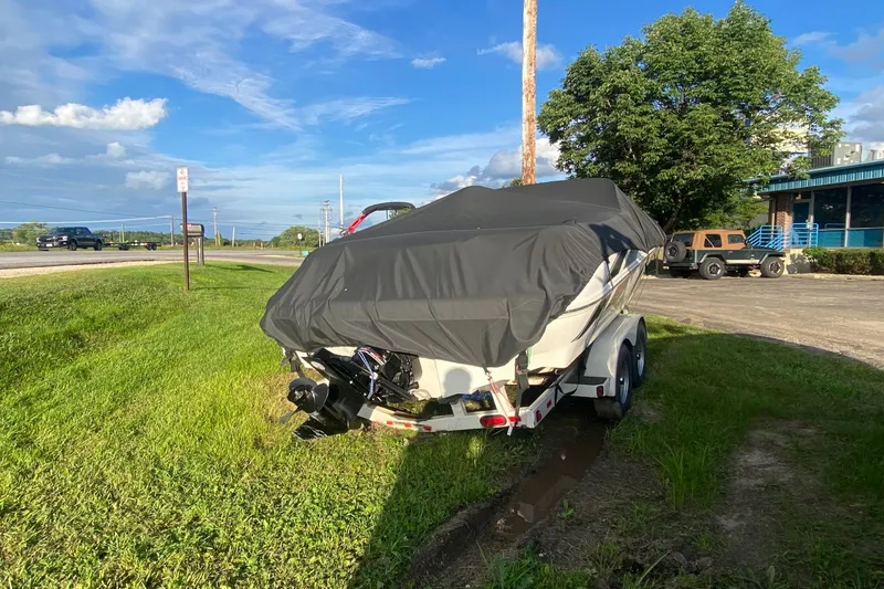 Slide: The Image of Sea Ray 210 Sundeck 1999 - 38