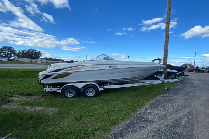 Slide: The Image of Sea Ray 210 Sundeck 1999 - 4