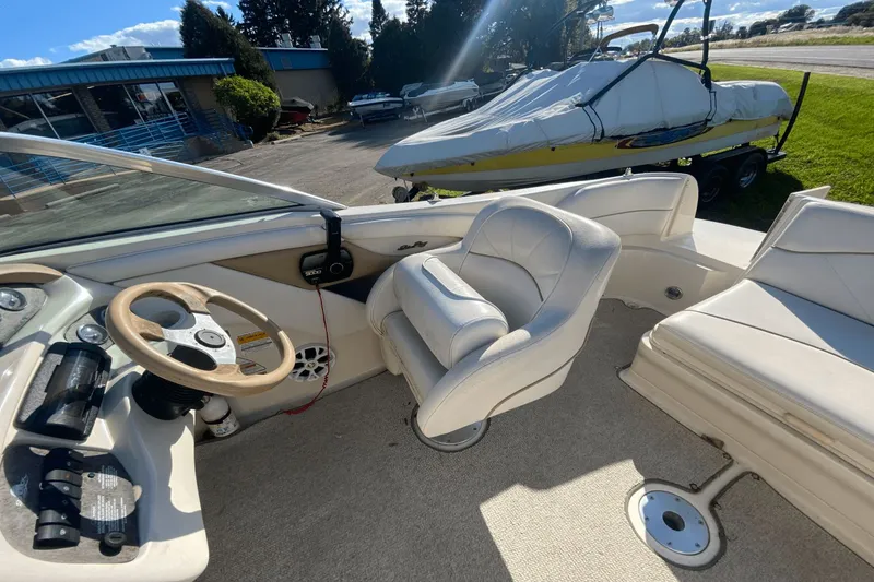 Slide: The Image of Sea Ray 210 Sundeck 1999 - 9