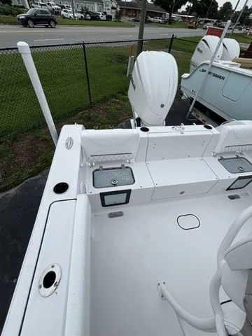 Slide: The Image of Sportsman Heritage 231 Center Console 2026 - 8