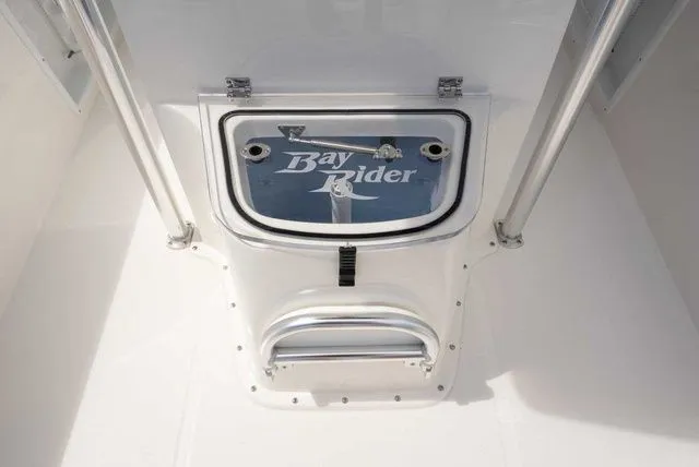 Slide: The Image of Bay Rider 2460FS 2026 - 12