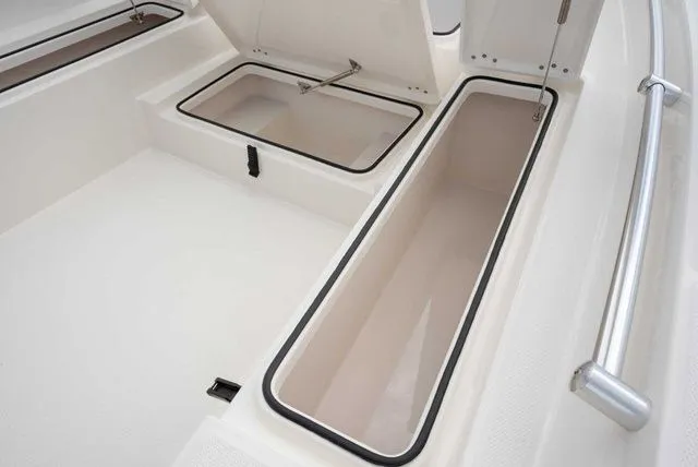 Slide: The Image of Bay Rider 2460FS 2026 - 13