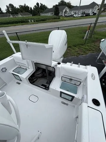 Slide: The Image of Sportsman Heritage 231 Center Console 2026 - 10