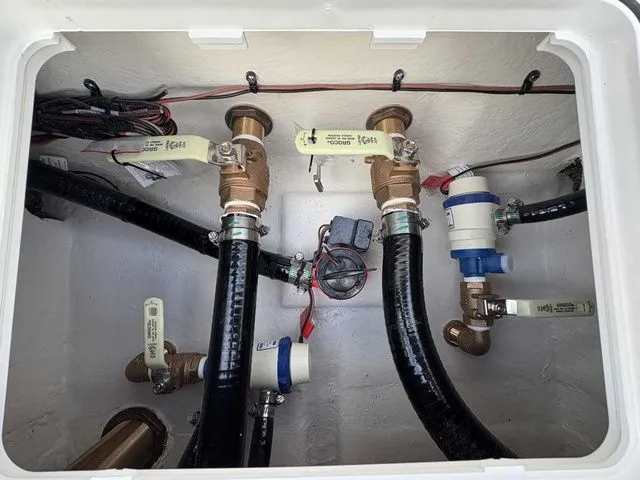 Slide: The Image of Bay Rider 2460FS 2026 - 15