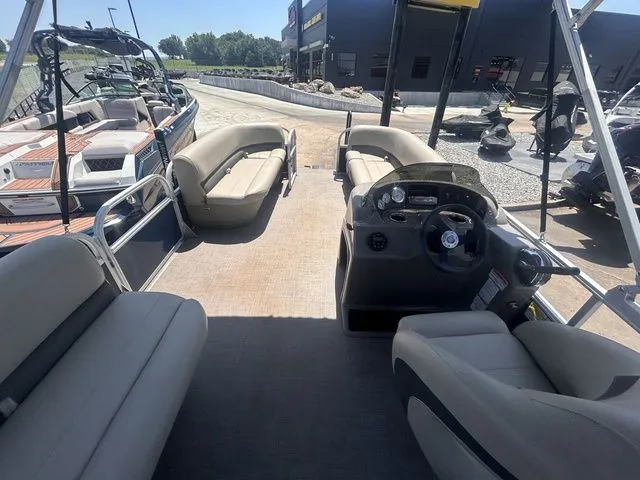 Slide: The Image of Sun Tracker Party Barge 18 DLX 2020 - 12