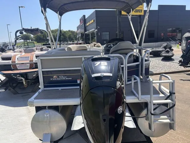 Slide: The Image of Sun Tracker Party Barge 18 DLX 2020 - 4